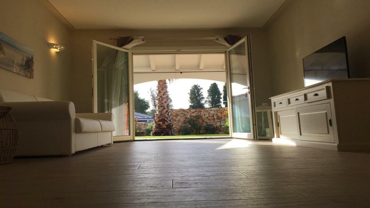 Residence Elegance Ville Ed Appartamenti A Porto Pino Exterior foto